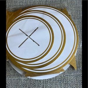 2 gold cupcake 🧁 stands; one in packaging one open as shown in display 💗